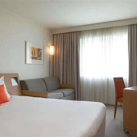 Novotel Massy Отель Палезо